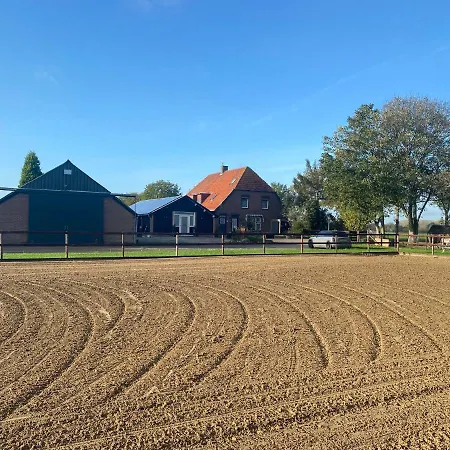 Bed & Breakfast En Wellness De Waalhoeve *