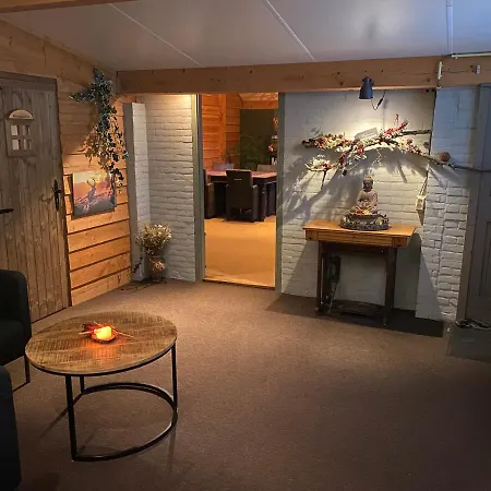 Bed & Breakfast En Wellness De Waalhoeve