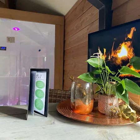 Bed & Breakfast En Wellness De Waalhoeve